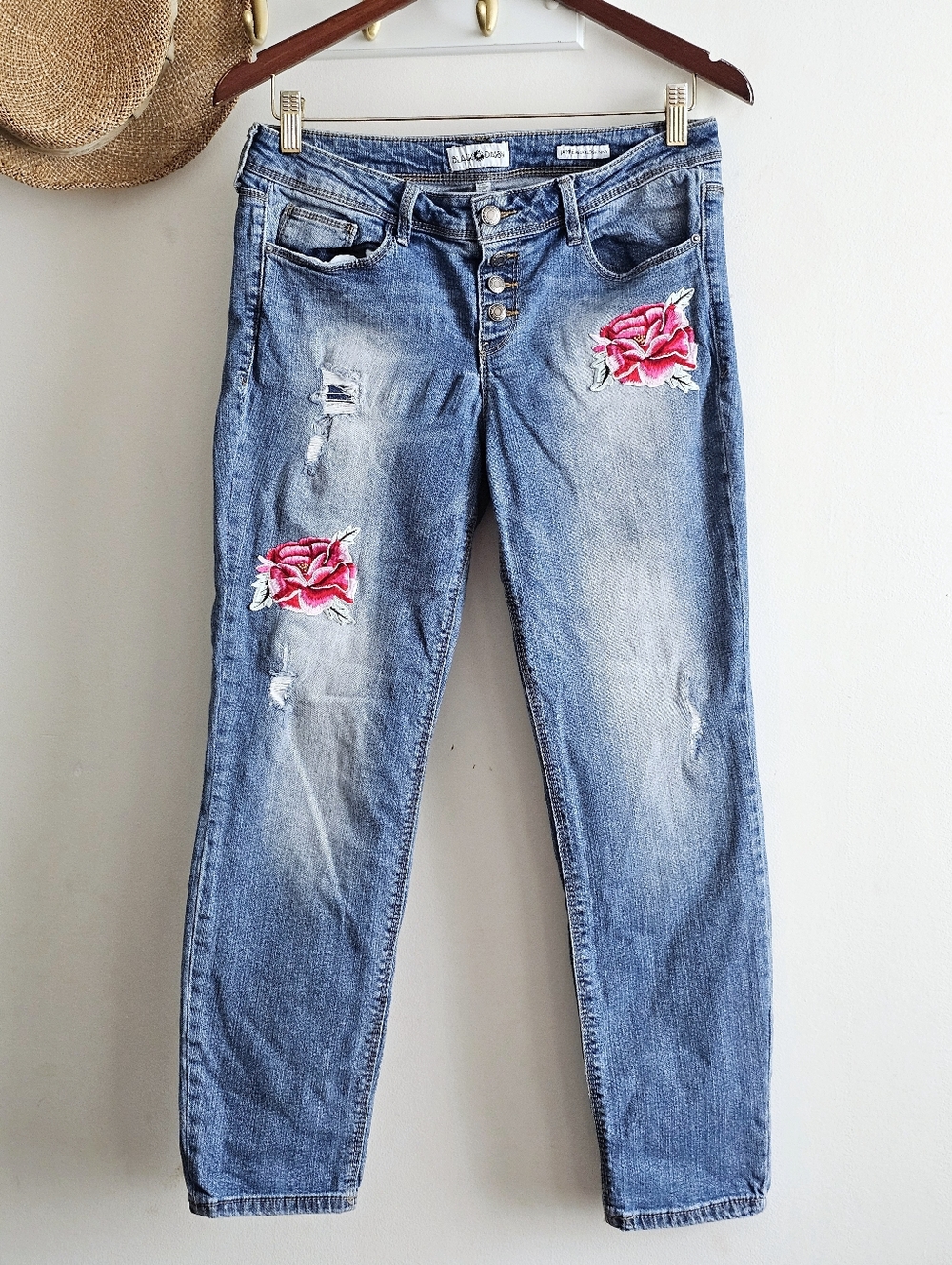 Black Daisy Jamie Relaxed Skinny Jeans Floral Embroidered Distressed 9/29
